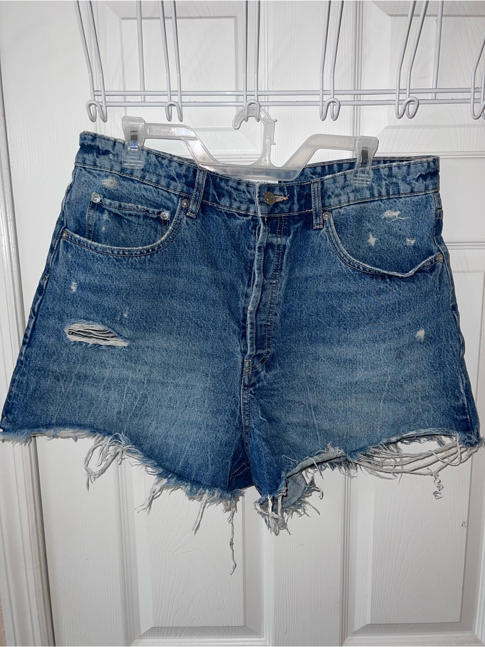 Zara Distressed High Rise Denim Shorts Medium Wash Frayed Raw Hem Cutoff Summer